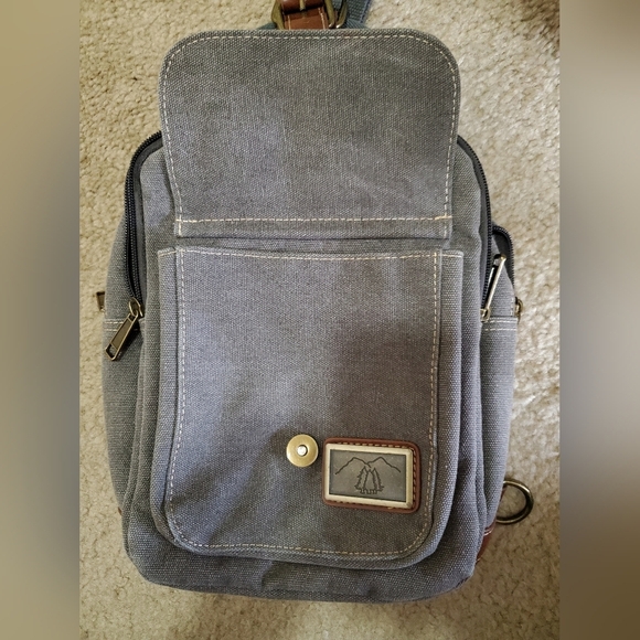 Michigan Gray Multi Zipper Fanny Pack/Crossbody Bag - Picture 4 of 16